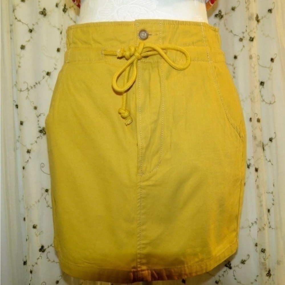 FOREVER 21 Skirt mustard canvas mini‎ skirt Size S 🎊Brand new🎊